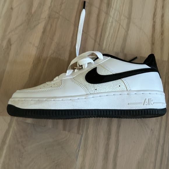 Youth Air Force 1 LV8 (GS) size 5y black and white - Picture 8 of 13